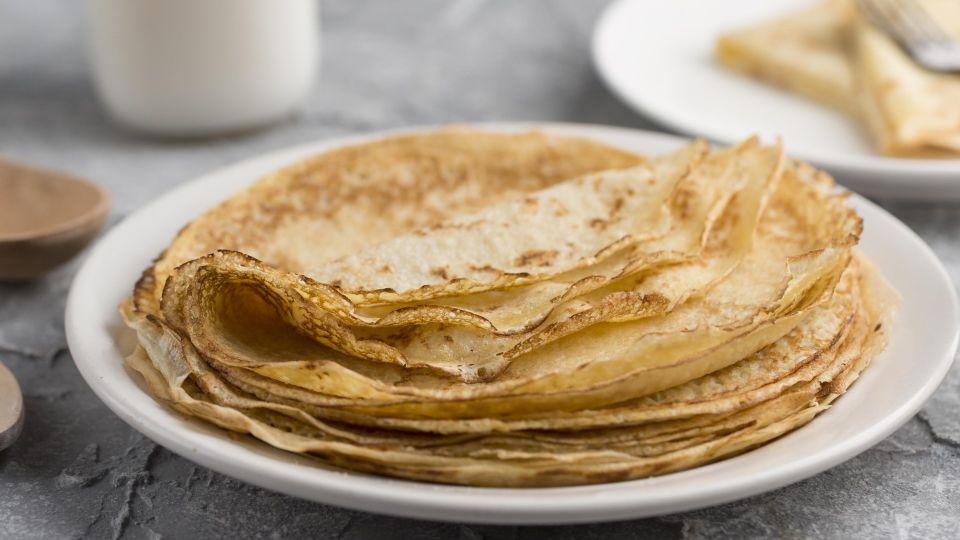 Блины с этой начинкой и гостям не стыдно подать: если с мясом и творогом уже надоели