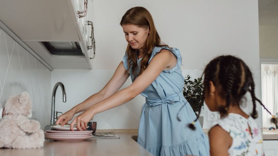 Копеечное средство для посуды станет лучше самого дорогого: просто добавьте один продукт