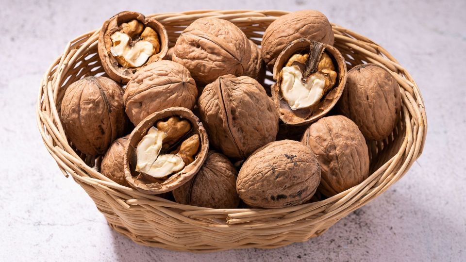 Грецкие орехи будете щелкать за секунду: вот что придумали хитрые хозяйки