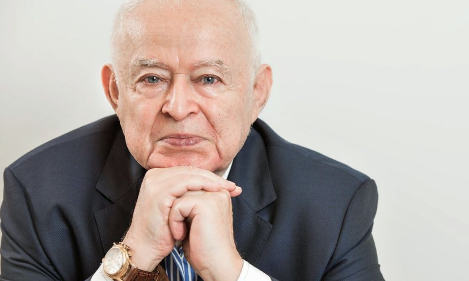 Почему отношения заканчиваются: сколько стоит штамп в паспорте?