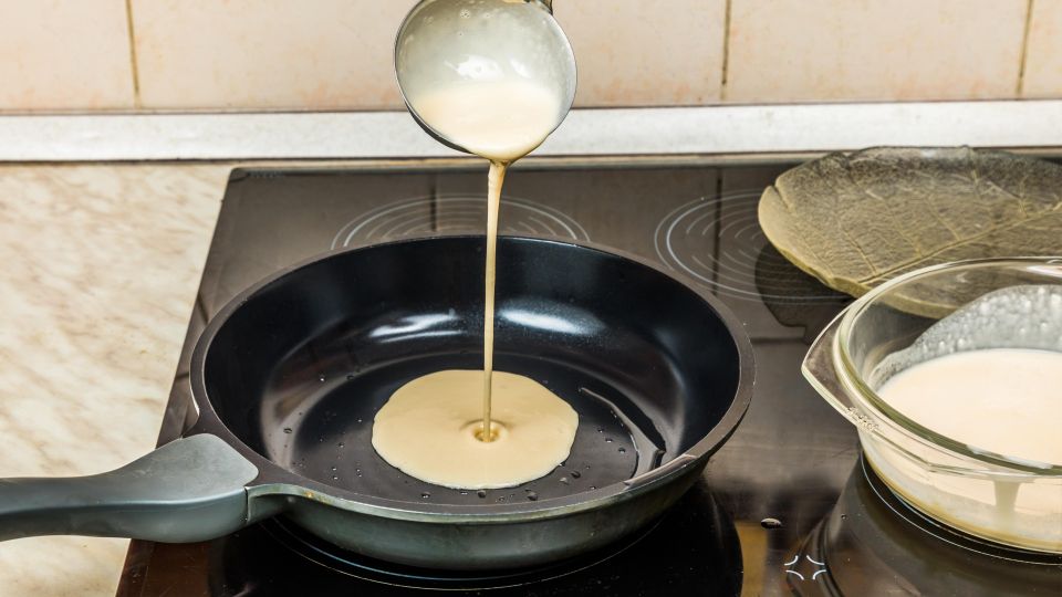 Эти «хитрые» блины с начинкой будете печь каждый день: нереально просто и вкусно