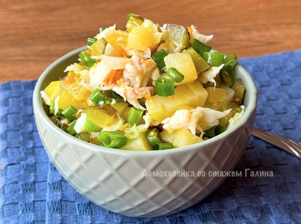 Вкусный салат с копченой зубаткой: простота и оригинальность без майонеза